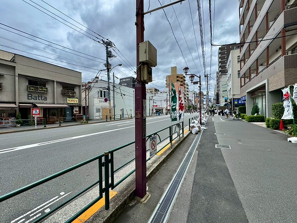 根津駅前