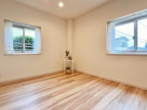 駒沢ガーデンハイツ_広々とした洋室の写真