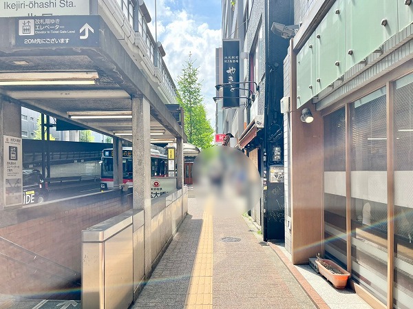 池尻大橋駅前の飲食店の様子