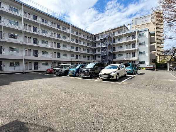 日商岩井芦花公園マンション　駐車場