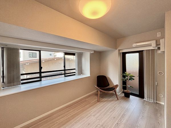 ライオンズマンション広尾南_窓が大きい洋室の写真