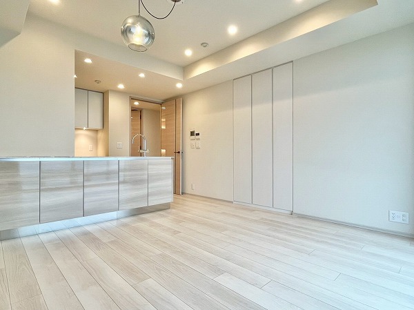 ブランズ二子玉川テラス_窓が大きなリビングダイニングキッチンの写真3