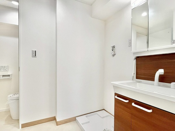 ローヤルハイツのざわ_パウダールームの写真