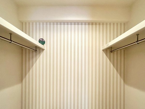 ライオンズマンション幡ヶ谷_ウォークインクローゼットの中の写真1