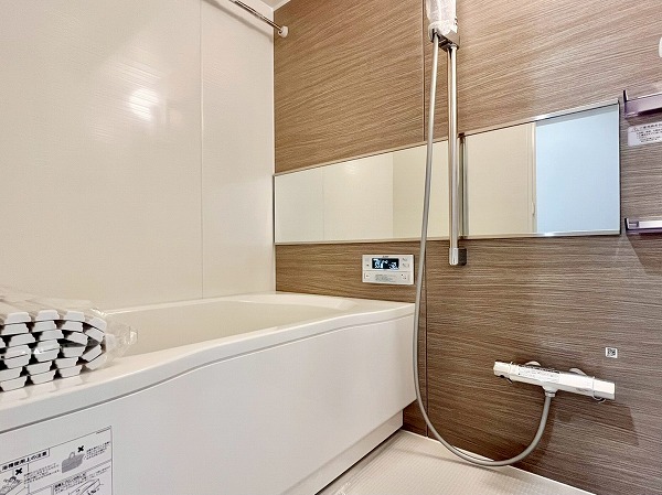 ニックハイム中目黒_温かみのあるバスルームの写真