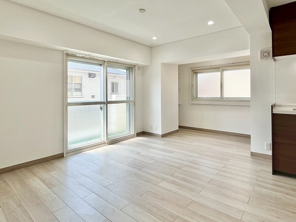 ローヤルハイツのざわ_日当たりのいいリビングダイニングキッチンの写真