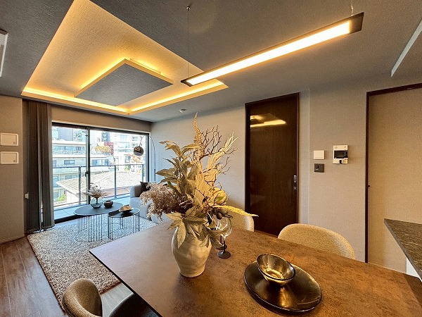 シティハウス神宮北参道_窓が大きいリビングダイニングキッチンの写真