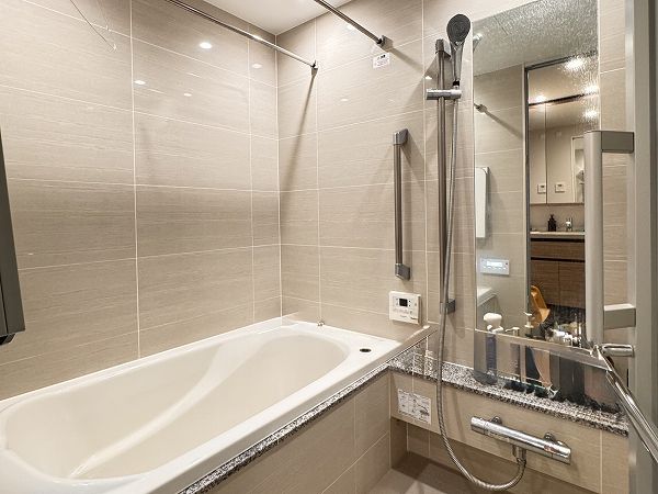 プラウドタワー目黒MARC_高級感があるバスルームの写真