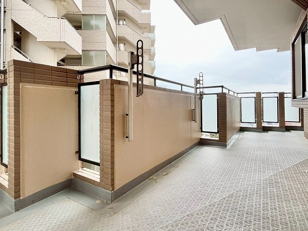 ディアナコート二子玉川園_広々としたバルコニーの写真