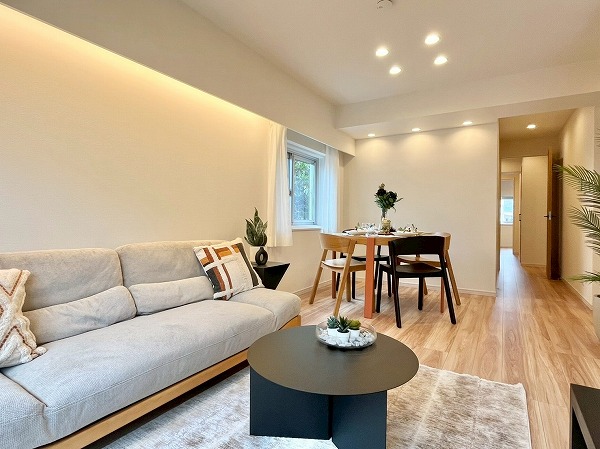 駒沢ガーデンハイツ_2面採光のリビングダイニングキッチンの写真