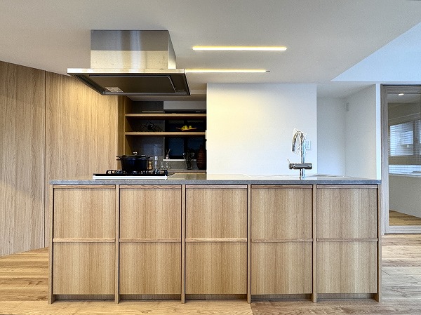 ライオンズマンション麻布十番南_アイランドキッチンの写真