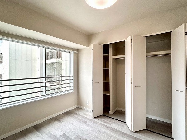 パールハイツ笹塚_クローゼットの付いた約5帖の洋室の写真