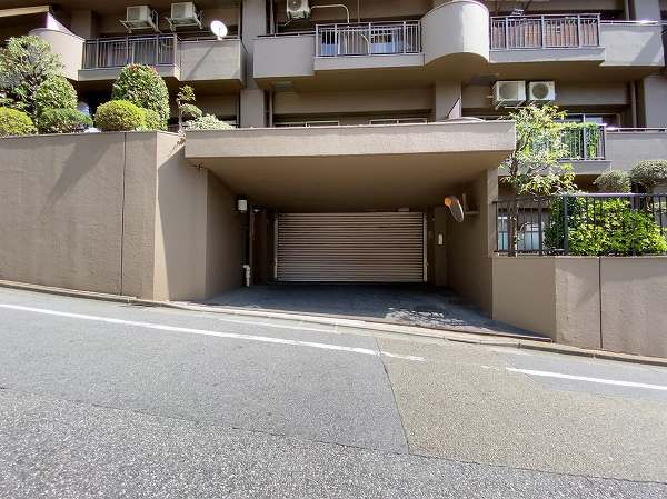 エル・アルカサル目黒 駐車場
