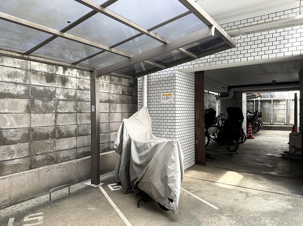 ラミアール白金台　バイク置き場