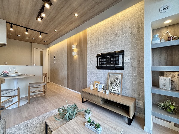 日神パレステージ西池袋_木目調のリビングダイニングキッチンの写真