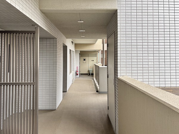 シャリエ三軒茶屋　外廊下