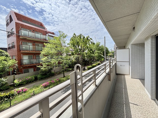 シャリエ三軒茶屋_南向きのバルコニーの写真