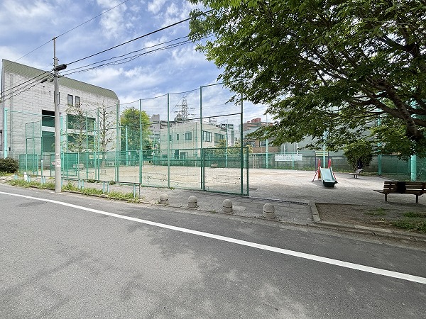 三軒茶屋2-27広場