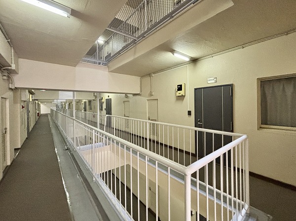 豊栄荻窪ステーションプラザ　外廊下