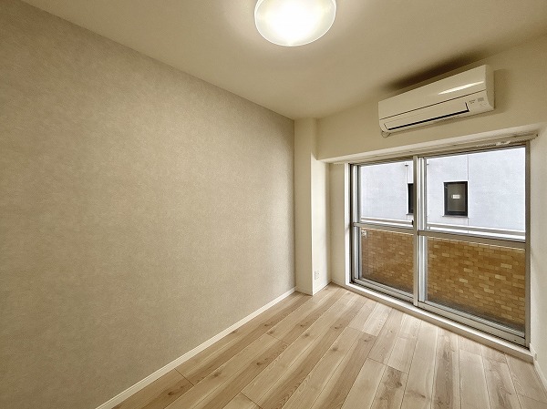 豊栄荻窪ステーションプラザ_アクセントクロスがお洒落な洋室の写真