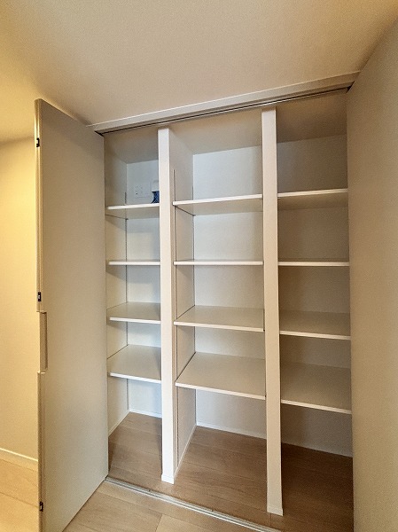 グランヴェール六義園_廊下収納2の写真