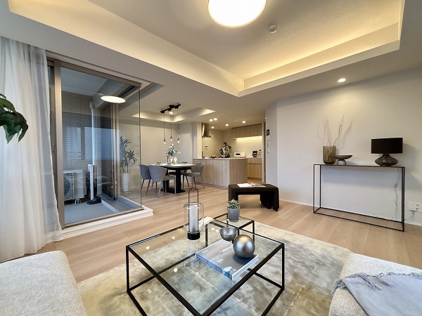 グランヴェール六義園_木目調のリビングダイニングキッチンの写真