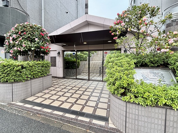 ライオンズガーデンヒルズ白山　サブエントランス