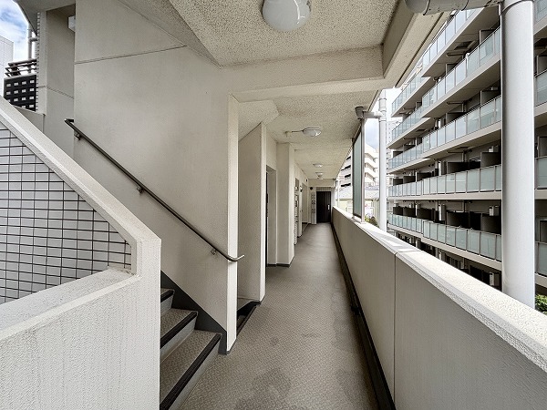 クオス目白ラ・プルーム 外廊下