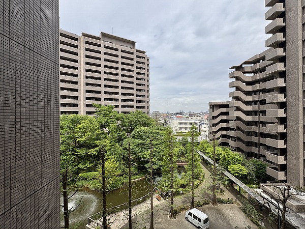 ヒルズ久が原_約8.0帖の洋室バルコニー眺望の写真