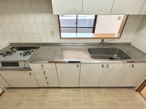 ヒルズ久が原_広々としたキッチンの写真