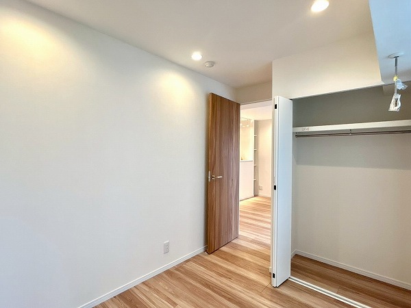 パールハイツ笹塚_温かみのある洋室の写真