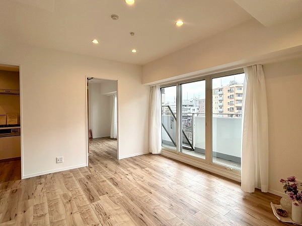 ヴィーナ・パルテール_明るいリビングダイニングキッチンの写真