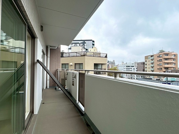 ヴィーナ・パルテール_明るいバルコニーの写真