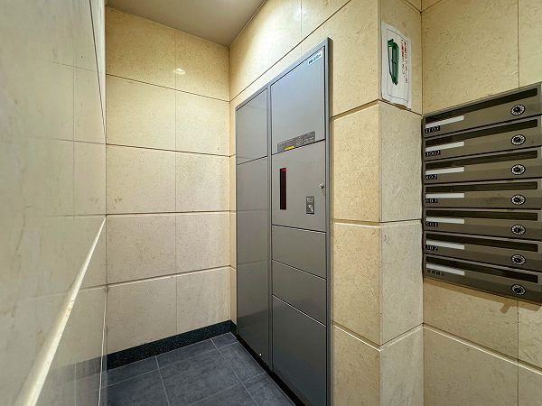 グランイーグル梅屋敷 宅配ボックス