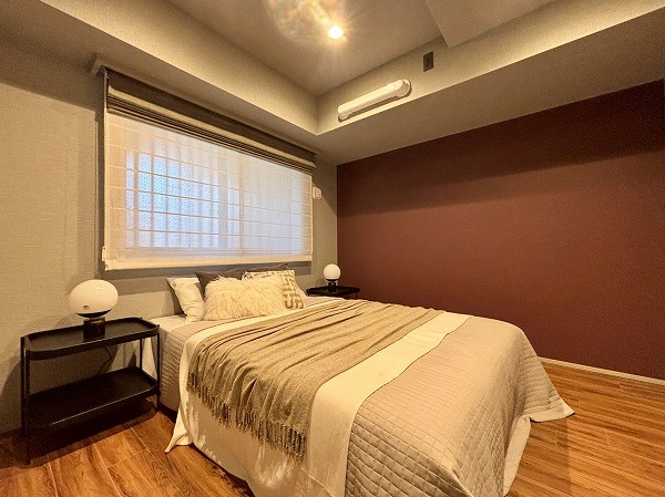 シティハウス神宮北参道_アクセントクロスがお洒落な洋室の写真