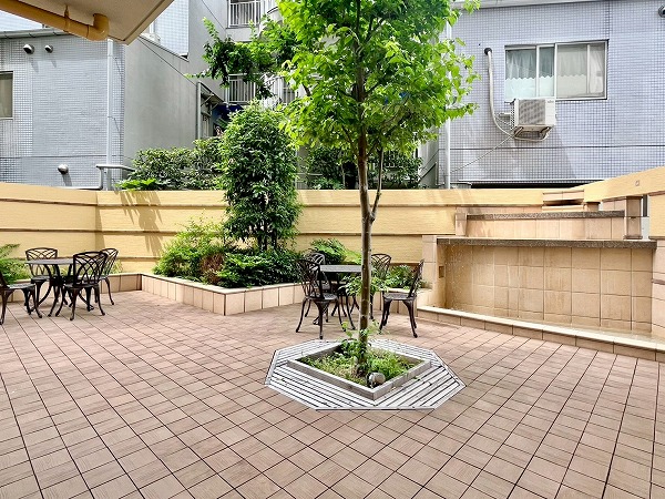 クレッセント用賀 中庭