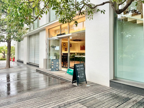 GOODIES Riverside Stand