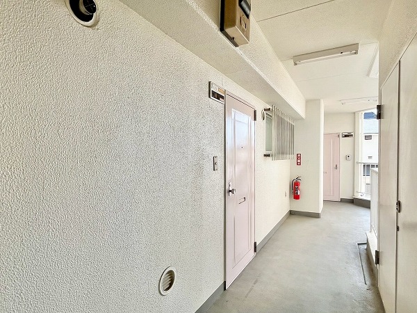 ローヤルハイツのざわ　外廊下