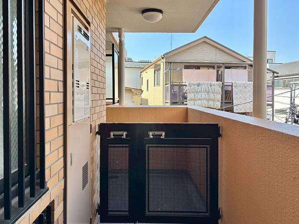 ライオンズマンション広尾南_玄関前ポーチの写真