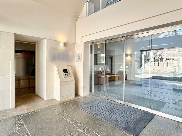 ライオンズマンション弦巻グランフォート　エントランス