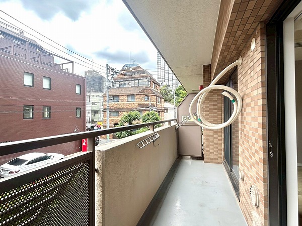 マンションアクロス代々木_明るいバルコニーの写真