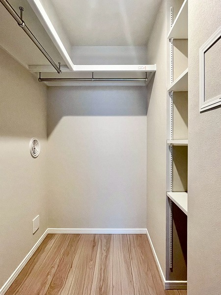 マイキャッスル二子玉川園_洋室のウォークインクローゼットの写真2