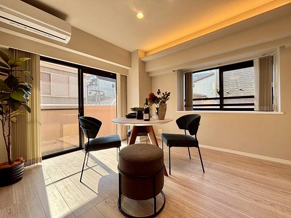 ライオンズマンション広尾南_窓が大きいリビングダイニングキッチンの写真