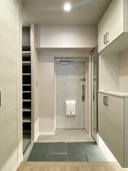 秀和第二奥沢レジデンス_玄関の写真1