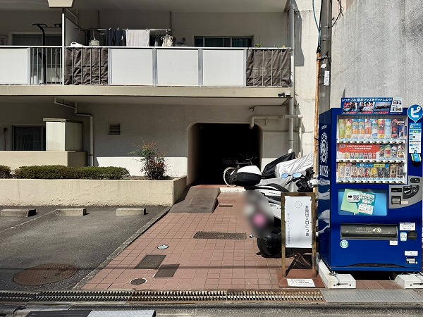 ロイヤルハイツ三田　車両置き場