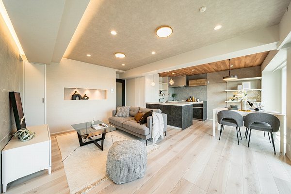 朝日白金台マンション_広々としたリビングダイニングキッチンの写真1