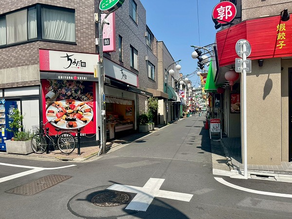 西小山駅前の商店街1