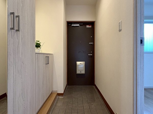 コートハウス三鷹_清潔感のある玄関の写真
