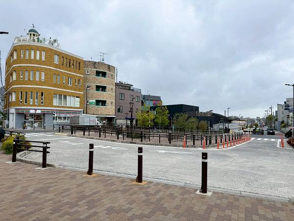世田谷代田駅前