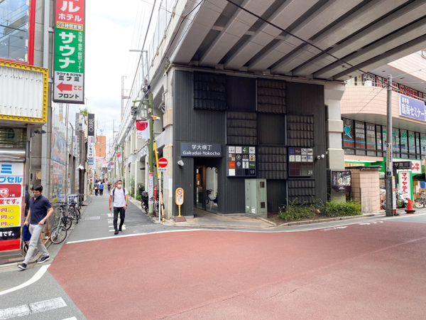 学芸大学駅前の街並み